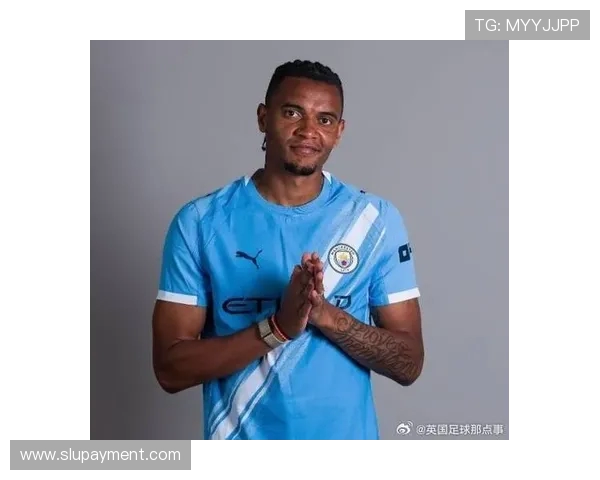 曼城定妆照集体搓手引热议：这是什么神秘仪式？(3)